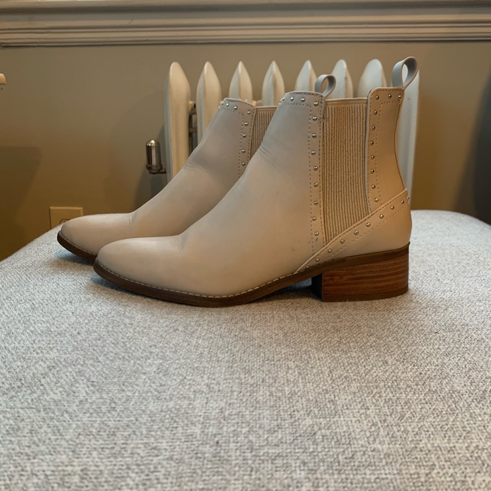 American Eagle booties